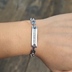 Elegant Silver Bracelet with Crystal Accents